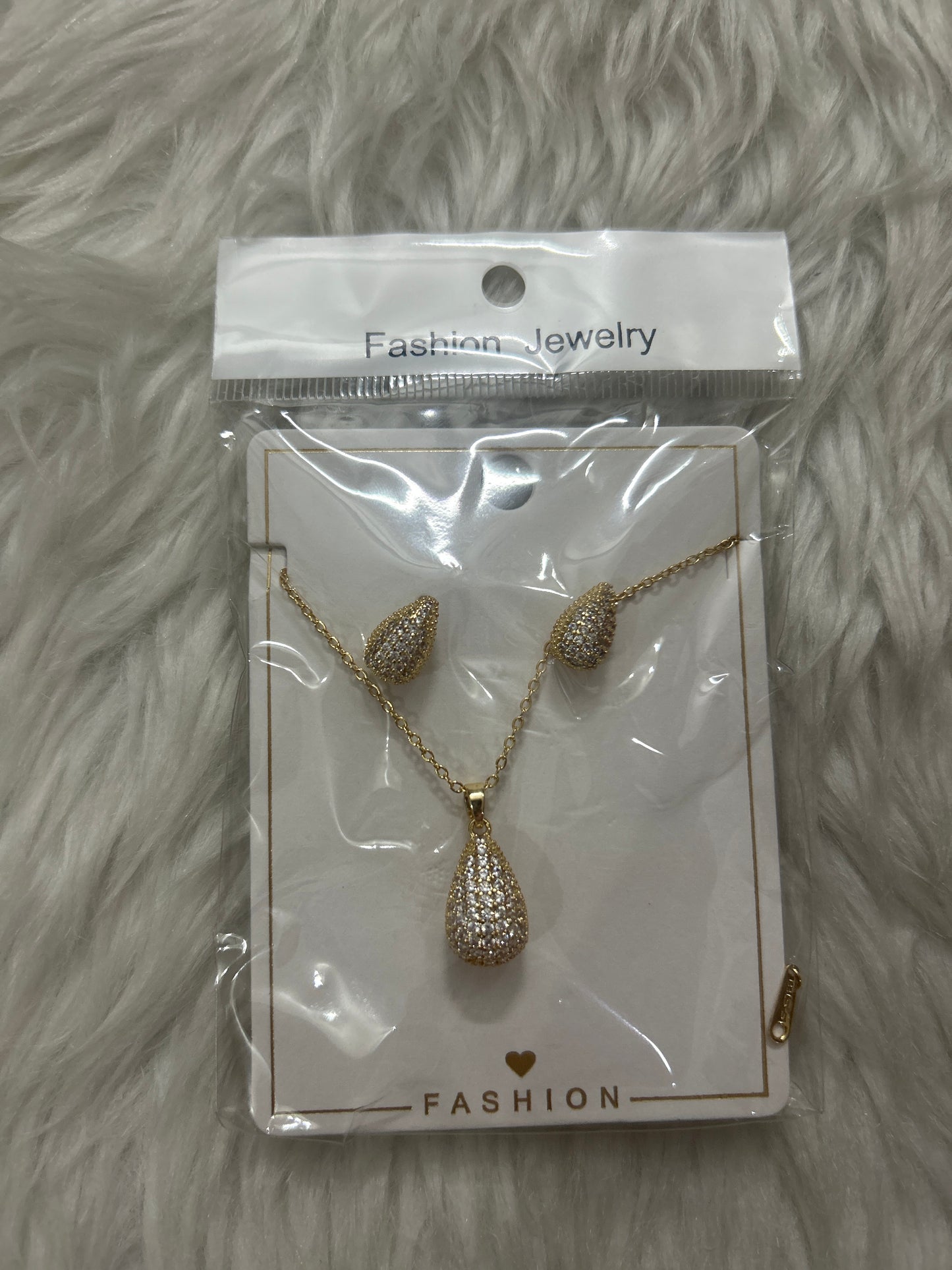 Chain Pendant With Earring