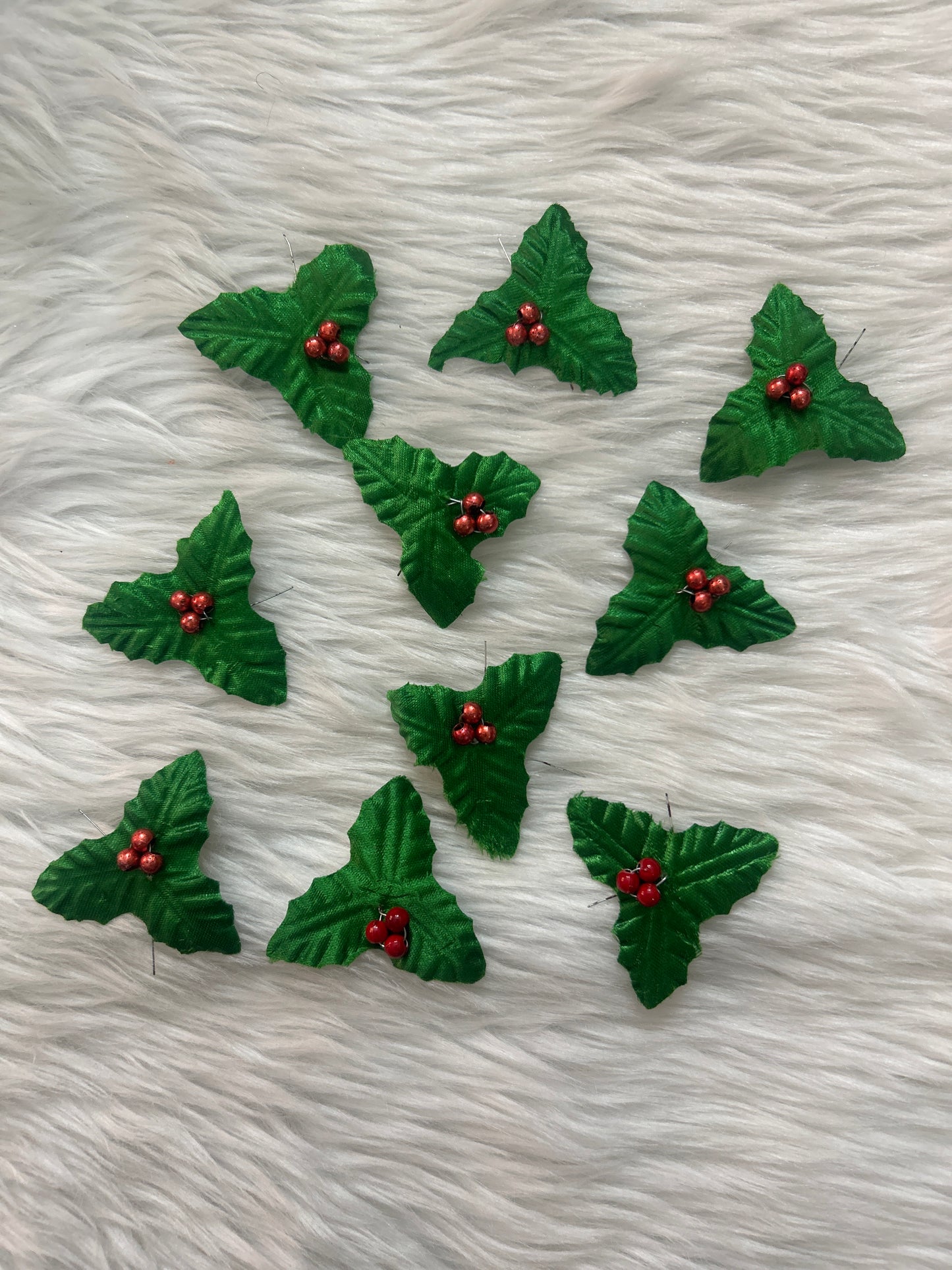 Christmas Leaves - Green With Red Balls