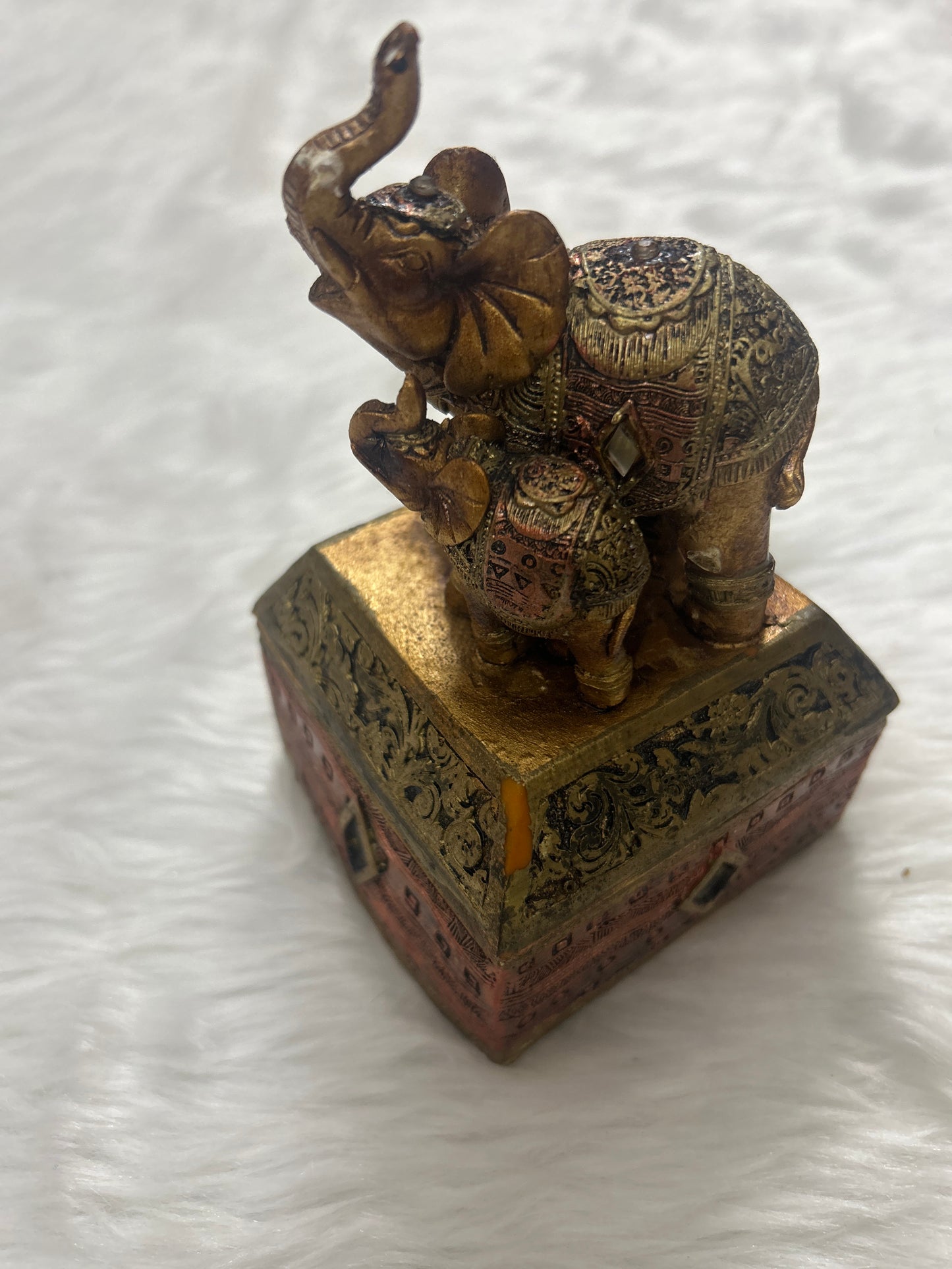 Baby Elephant with Mother Elephant Box