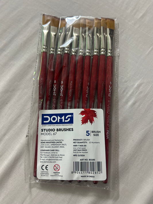 DOMS STUDIO BRUSH FLAT NO. 5