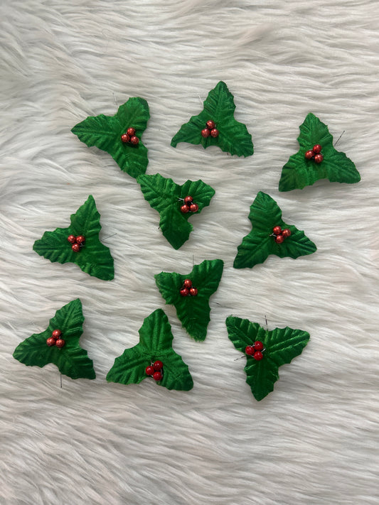 Christmas Leaves - Green With Red Balls