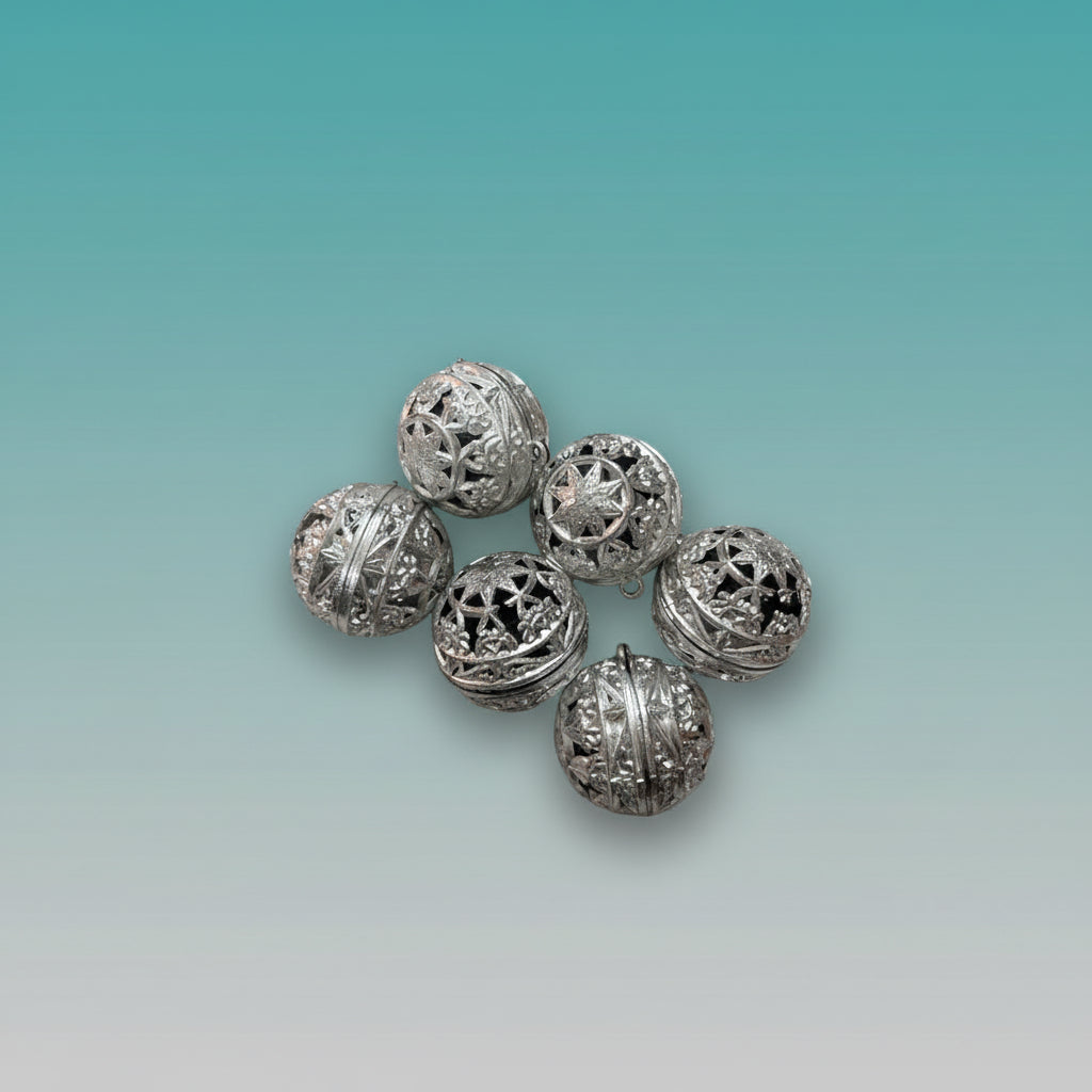 Decorative Silver Balls Big by Gifthubmart