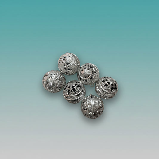 Decorative Silver Balls Big by Gifthubmart