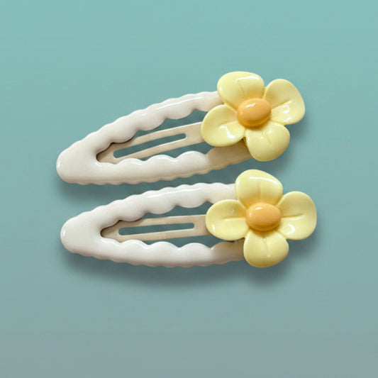 Gift Hub Mart Flowers Tic Tac Clips – Assorted Colours, flower embellishment hair clips